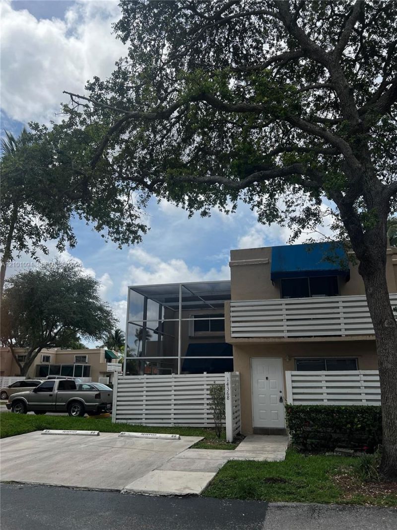 14368 SW 98th Ter , Miami, FL 33186 Photo