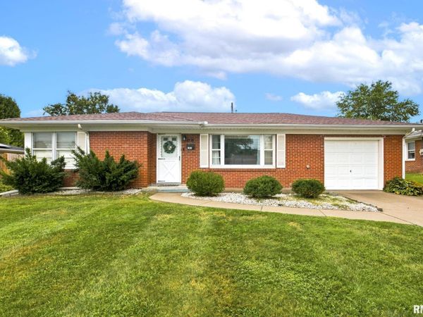 1703 W Hendrickson Street, Marion, IL 62959