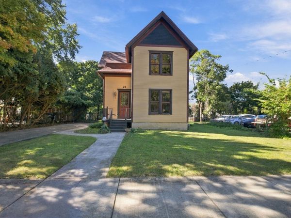 21 S May Street , Aurora, IL 60506