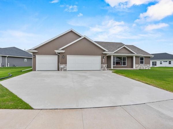 1400 DIVINITY DRIVE, De Pere, WI 54115