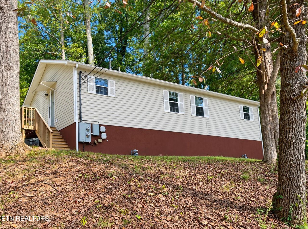 162 W Wadsworth Circle, Oak Ridge, TN 37830 Main Photo