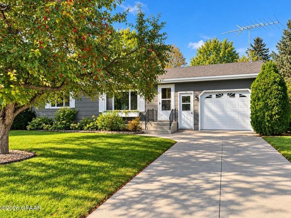 1023 7TH Street , Warren, MN 56762