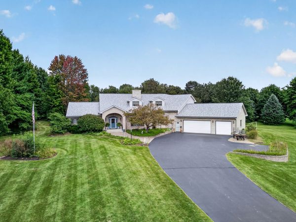 1646 Valley View Road , Belvidere, IL 61008