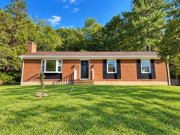 5028 Sunny Side DR , Roanoke, VA 24018