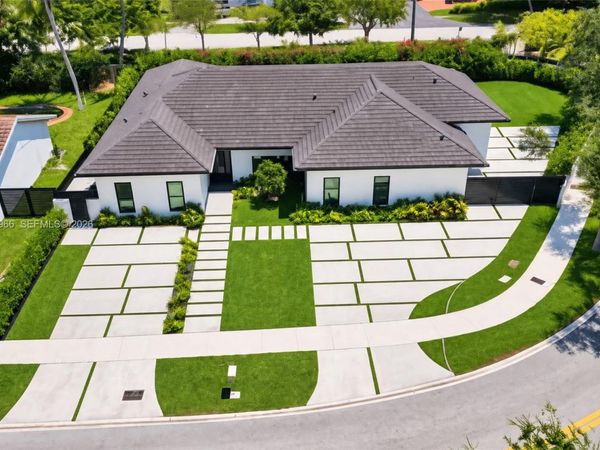 21498 Highland Lakes Blvd , Miami, FL 33179