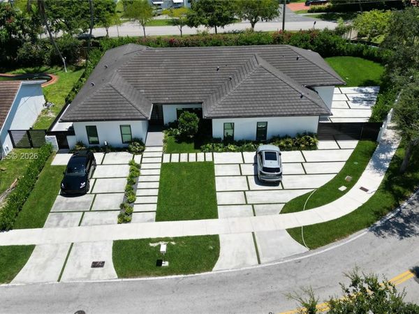 21498 Highland Lakes Blvd , Miami, FL 33179