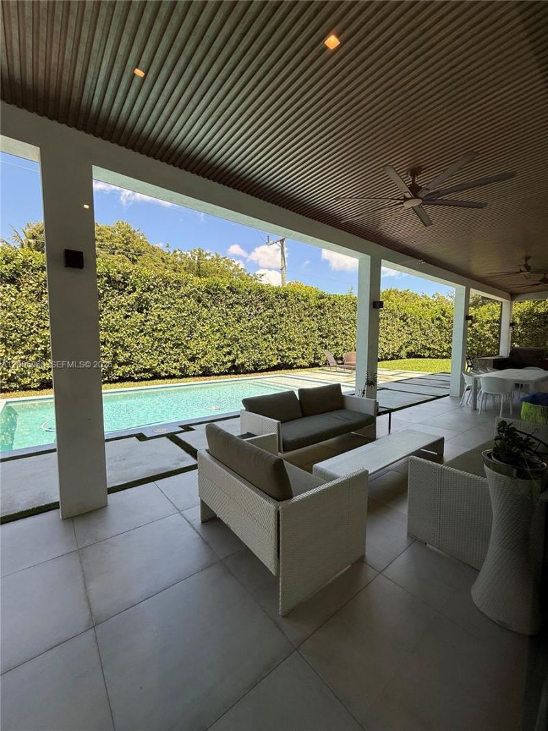 21498 Highland Lakes Blvd , Miami, FL 33179 Photo