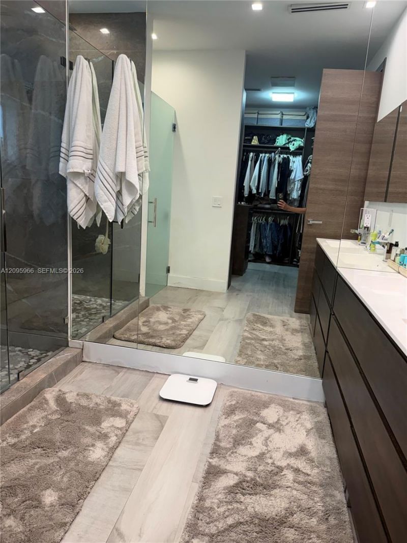 21498 Highland Lakes Blvd , Miami, FL 33179 Photo