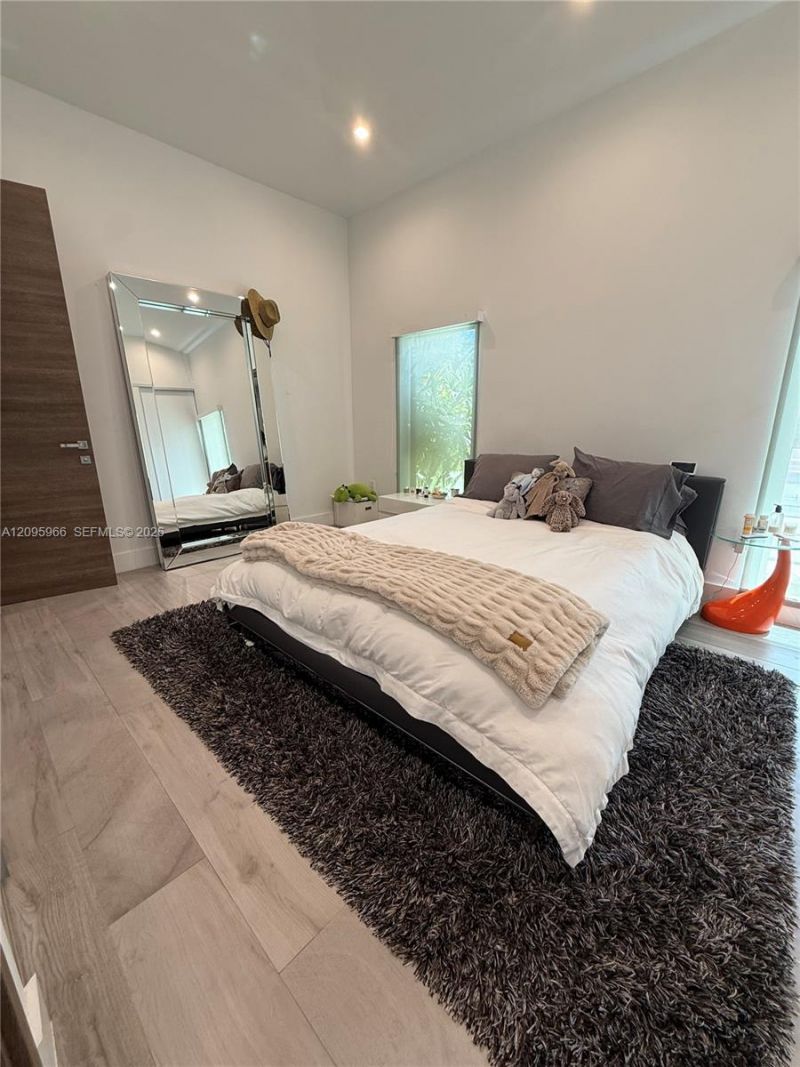 21498 Highland Lakes Blvd , Miami, FL 33179 Photo