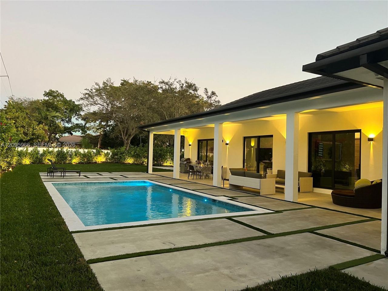 21498 Highland Lakes Blvd , Miami, FL 33179 Photo