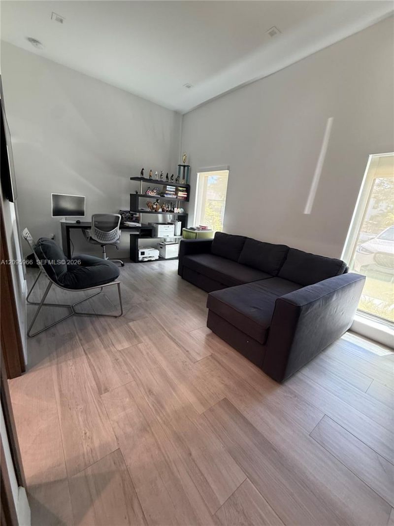 21498 Highland Lakes Blvd , Miami, FL 33179 Photo