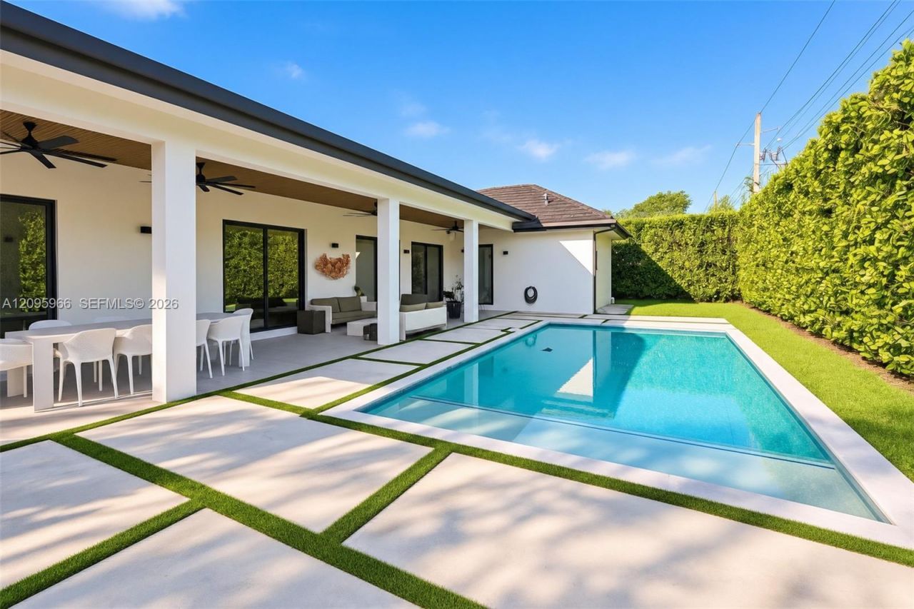 21498 Highland Lakes Blvd , Miami, FL 33179 Photo