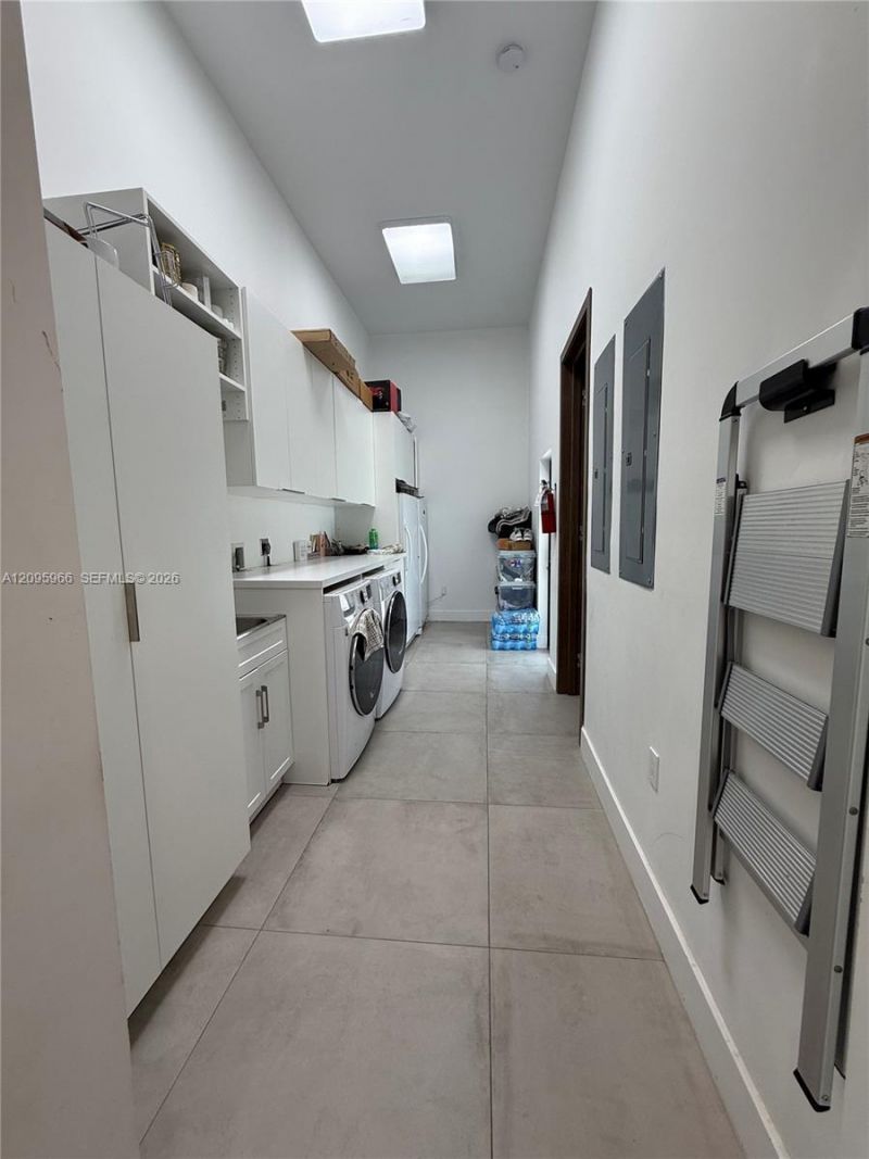 21498 Highland Lakes Blvd , Miami, FL 33179 Photo