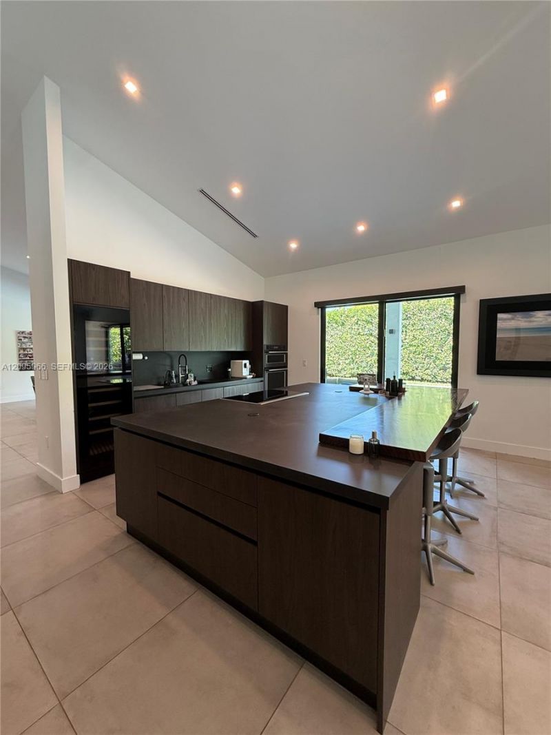 21498 Highland Lakes Blvd , Miami, FL 33179 Photo