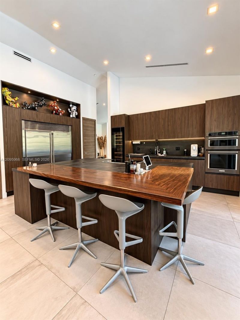 21498 Highland Lakes Blvd , Miami, FL 33179 Photo