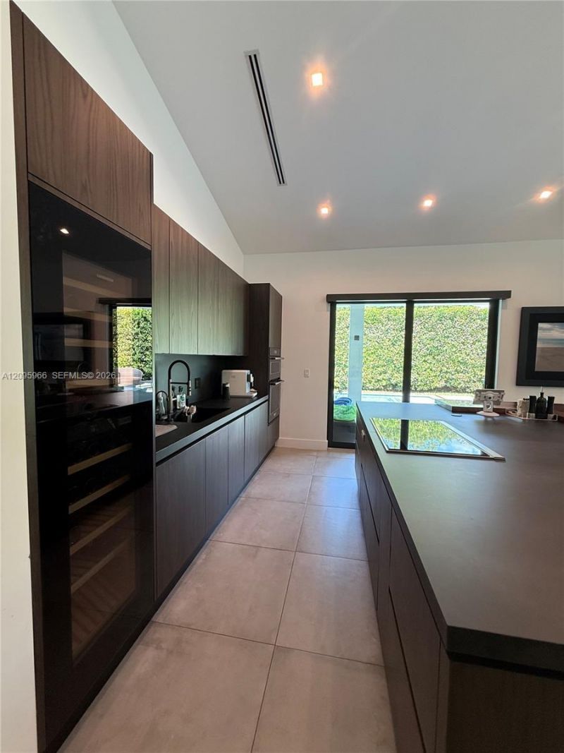 21498 Highland Lakes Blvd , Miami, FL 33179 Photo