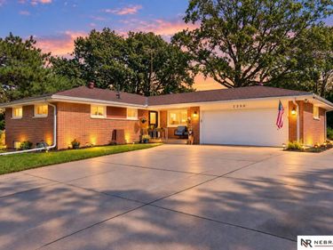 1300 Eldon Drive, Lincoln, NE 68510