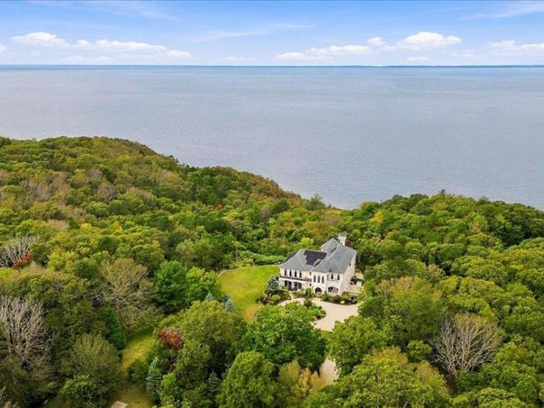 3172 Sound Avenue, Baiting Hollow, NY 11901