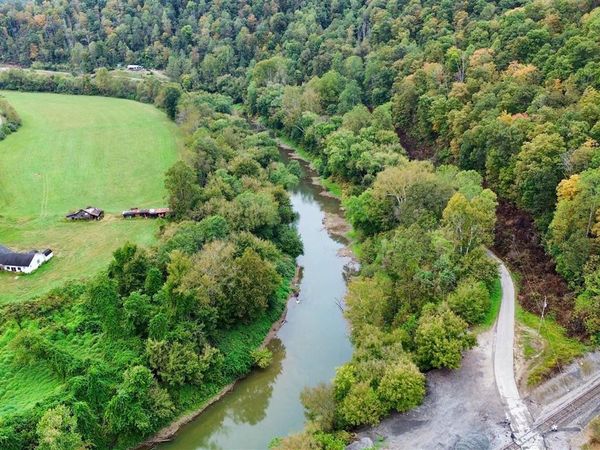 7292 Hode Road , Warfield, KY 41267