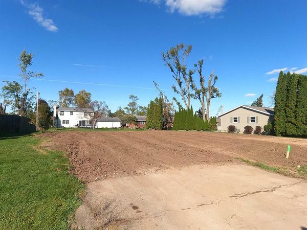 2020 LARKSPUR DRIVE, Appleton, WI 54915