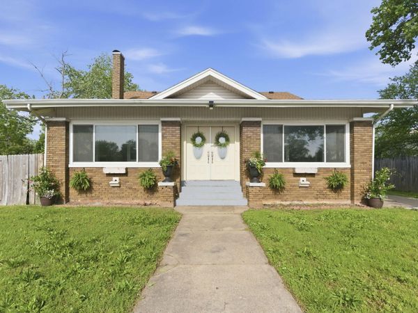 600 N Central Avenue , Monett, MO 65708