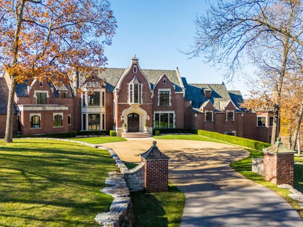6052 E Summit View Drive , Springfield, MO 65809