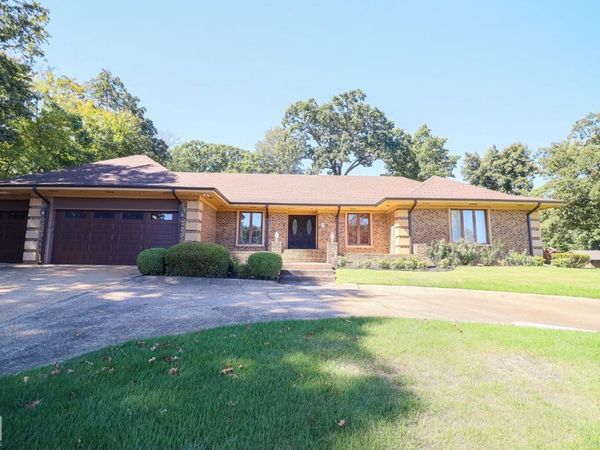 803 E Lakeshore Drive , Jonesboro, AR 72401