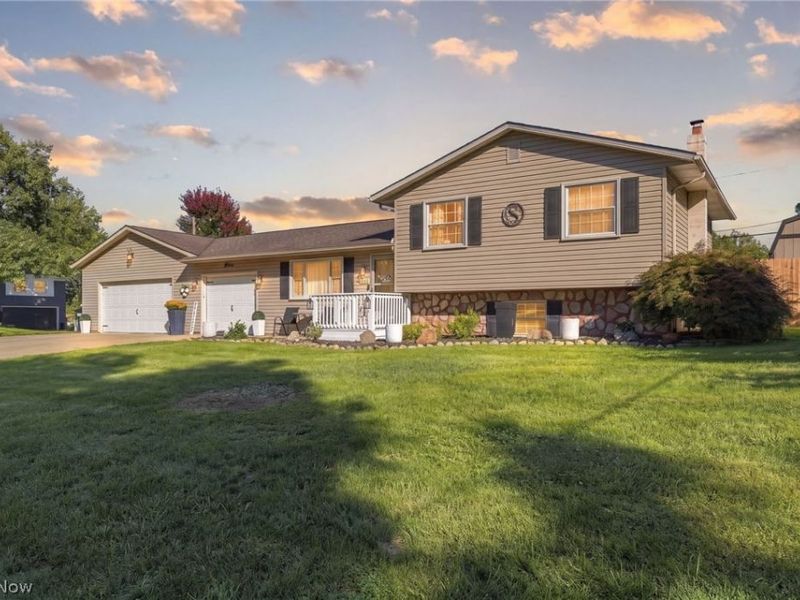 2818 Chippendale Street NW, Massillon, OH 44646 Photo 2
