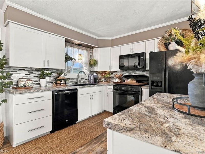 2818 Chippendale Street NW, Massillon, OH 44646 Photo 8