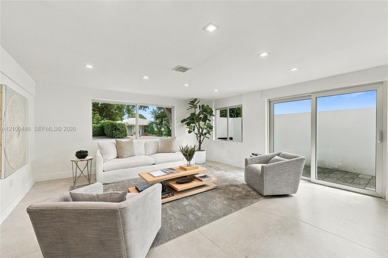 596 W 50th St , Miami Beach, FL 33140 Photo