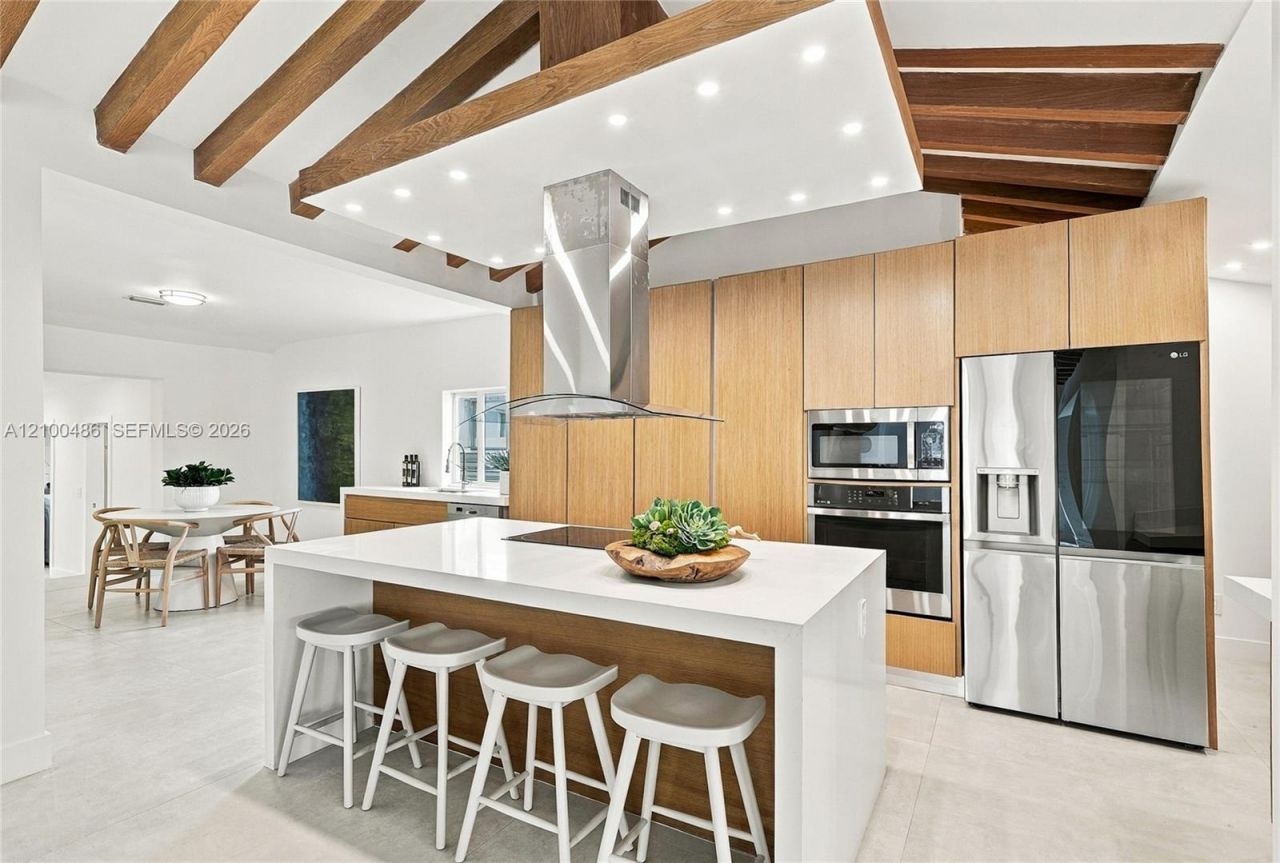 596 W 50th St , Miami Beach, FL 33140 Photo