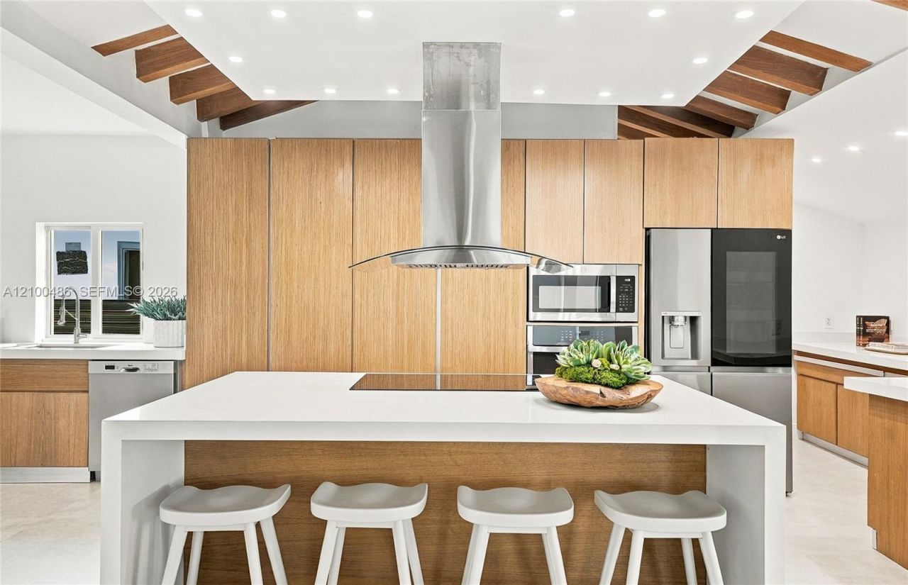 596 W 50th St , Miami Beach, FL 33140 Photo