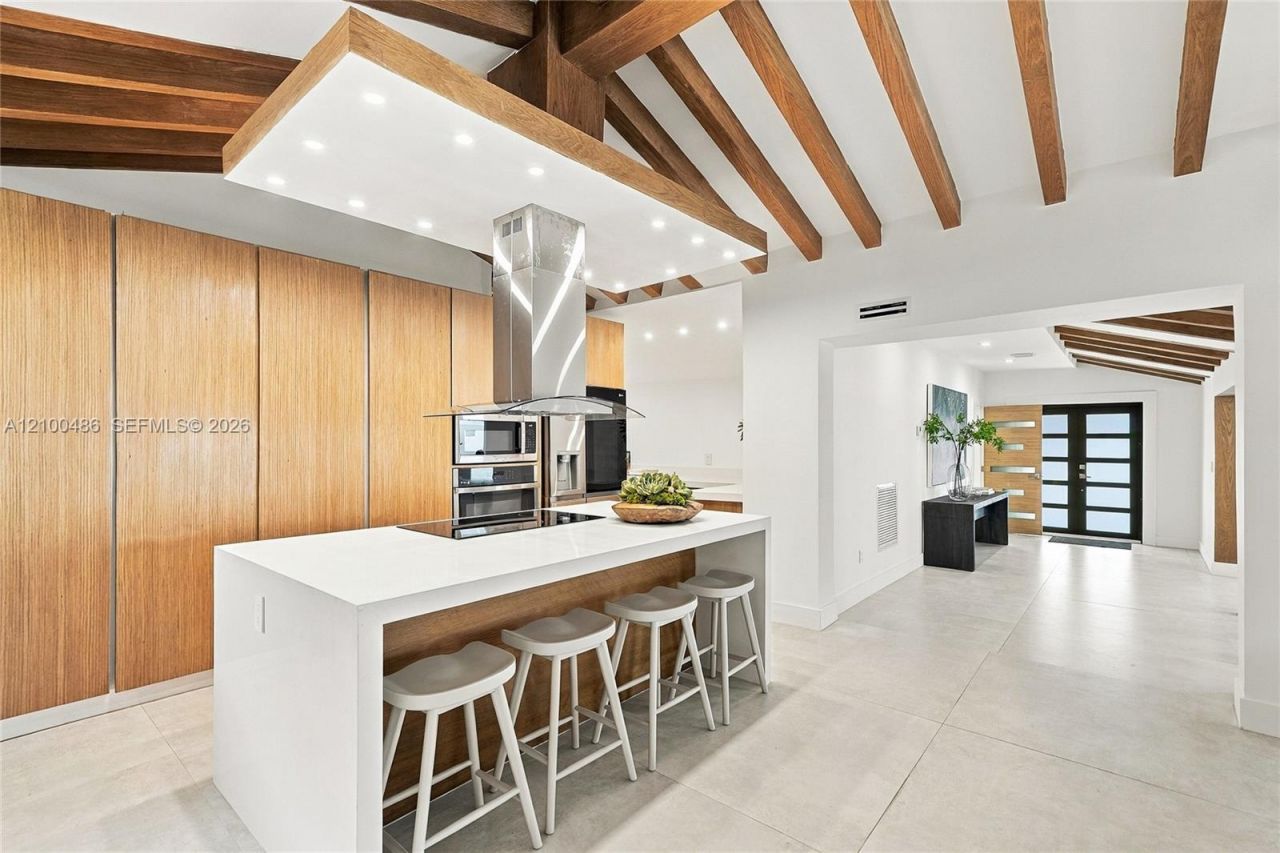 596 W 50th St , Miami Beach, FL 33140 Photo