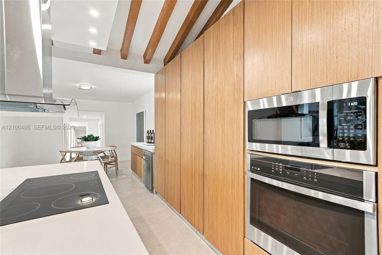 596 W 50th St , Miami Beach, FL 33140 Photo