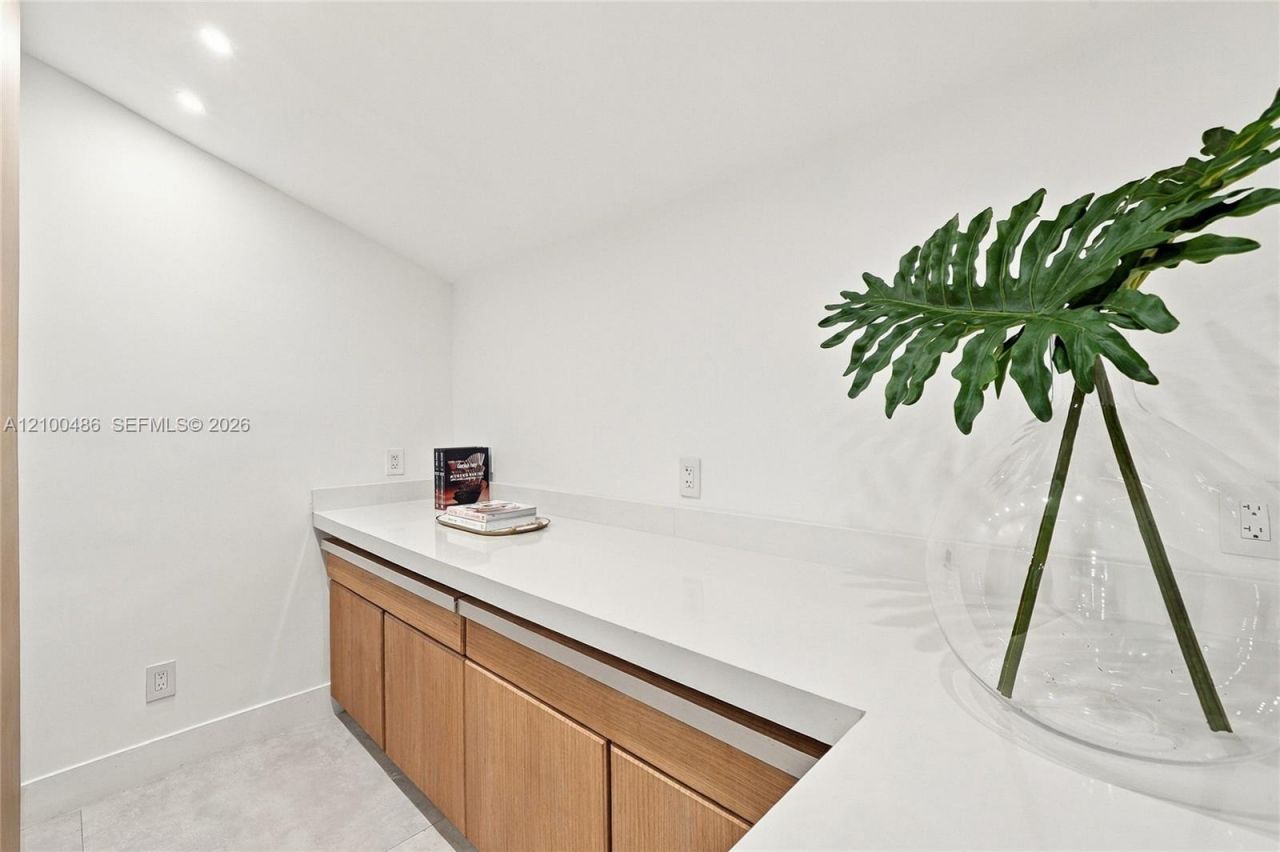 596 W 50th St , Miami Beach, FL 33140 Photo
