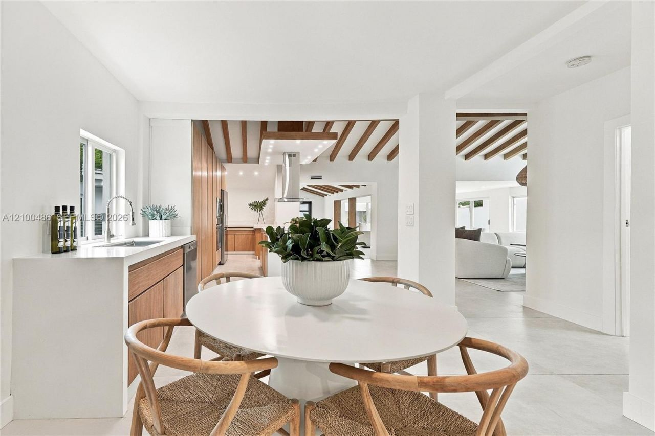 596 W 50th St , Miami Beach, FL 33140 Photo