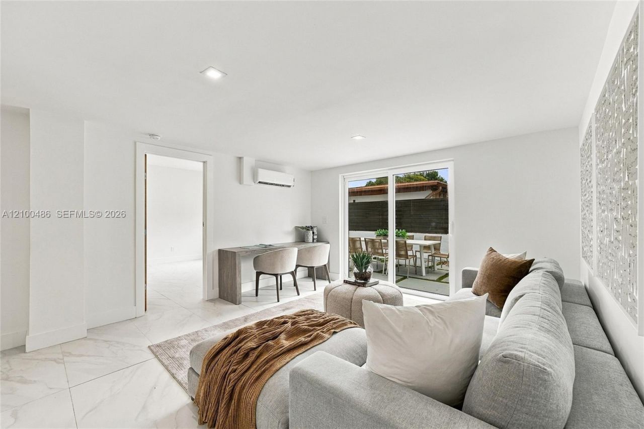 596 W 50th St , Miami Beach, FL 33140 Photo