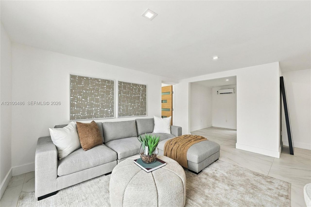 596 W 50th St , Miami Beach, FL 33140 Photo
