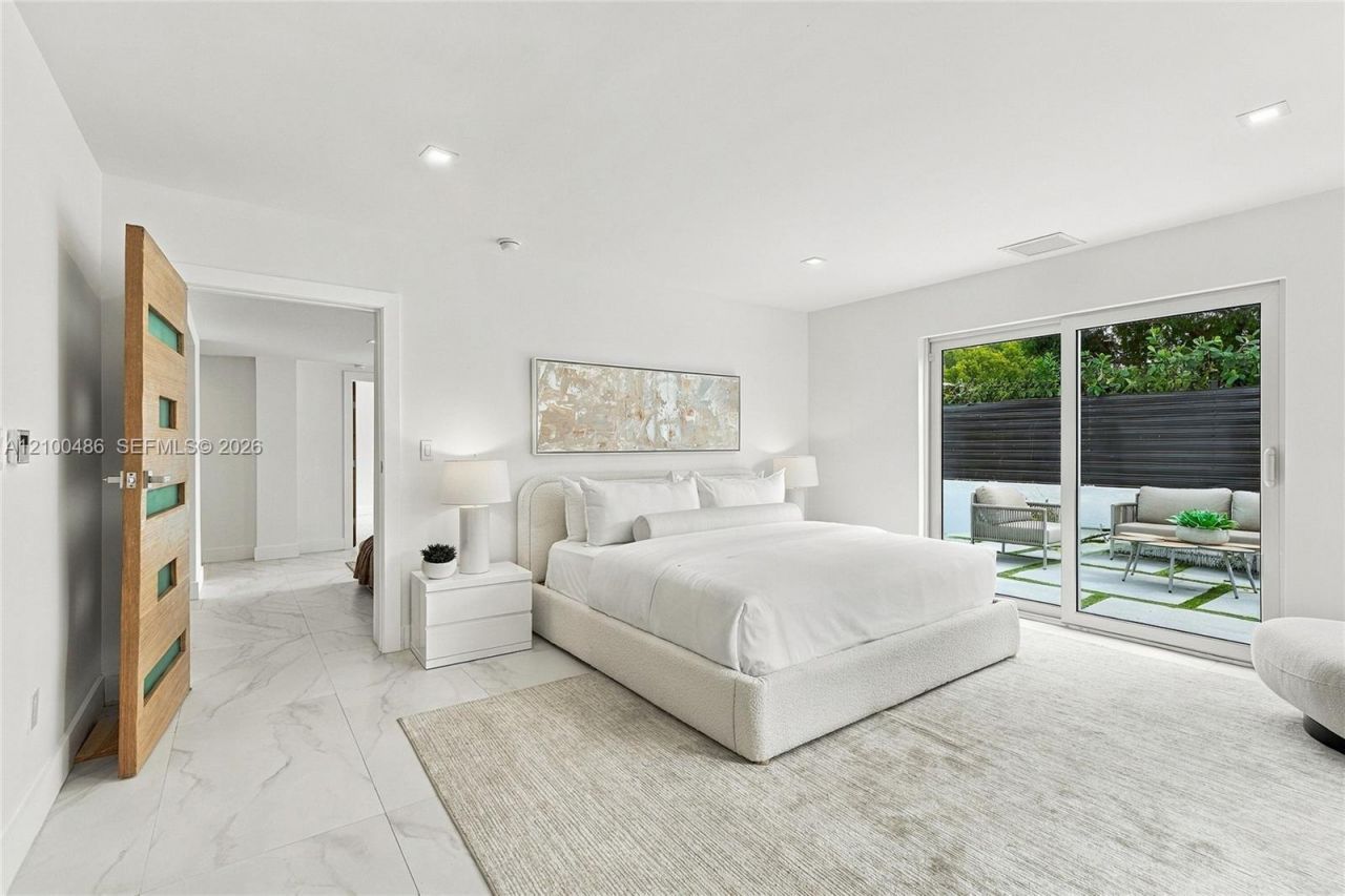 596 W 50th St , Miami Beach, FL 33140 Photo