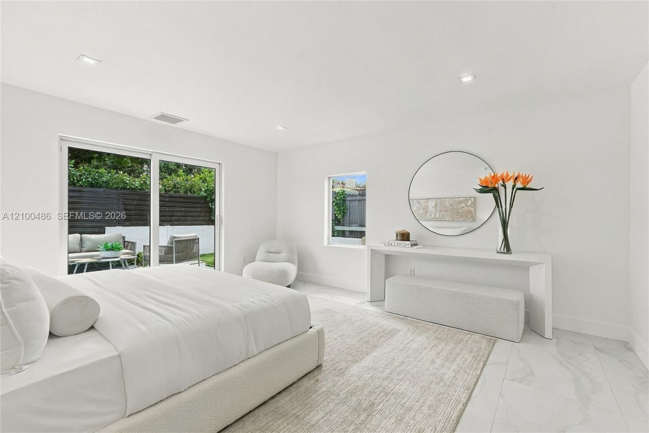 596 W 50th St , Miami Beach, FL 33140 Photo