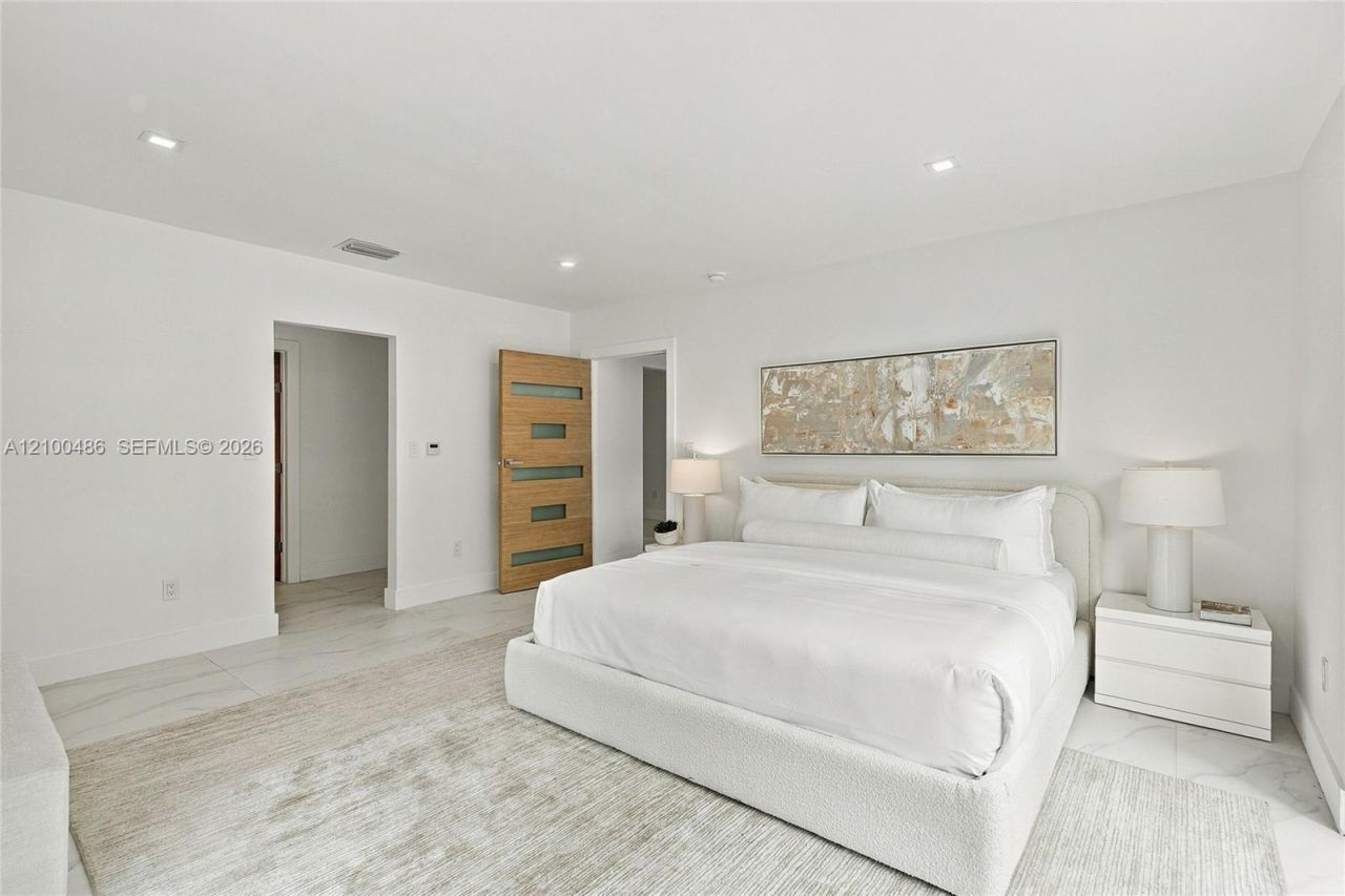 596 W 50th St , Miami Beach, FL 33140 Photo
