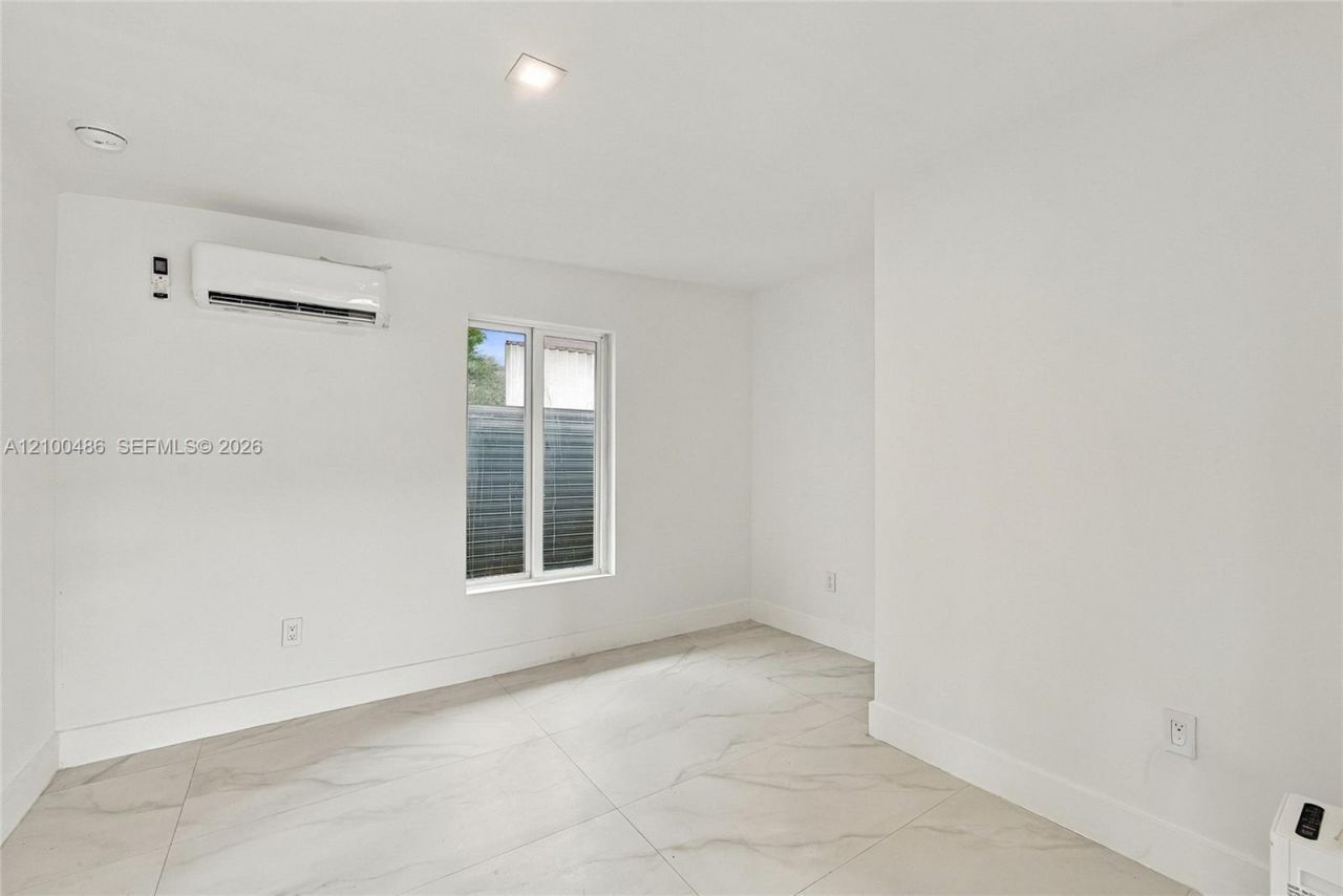 596 W 50th St , Miami Beach, FL 33140 Photo