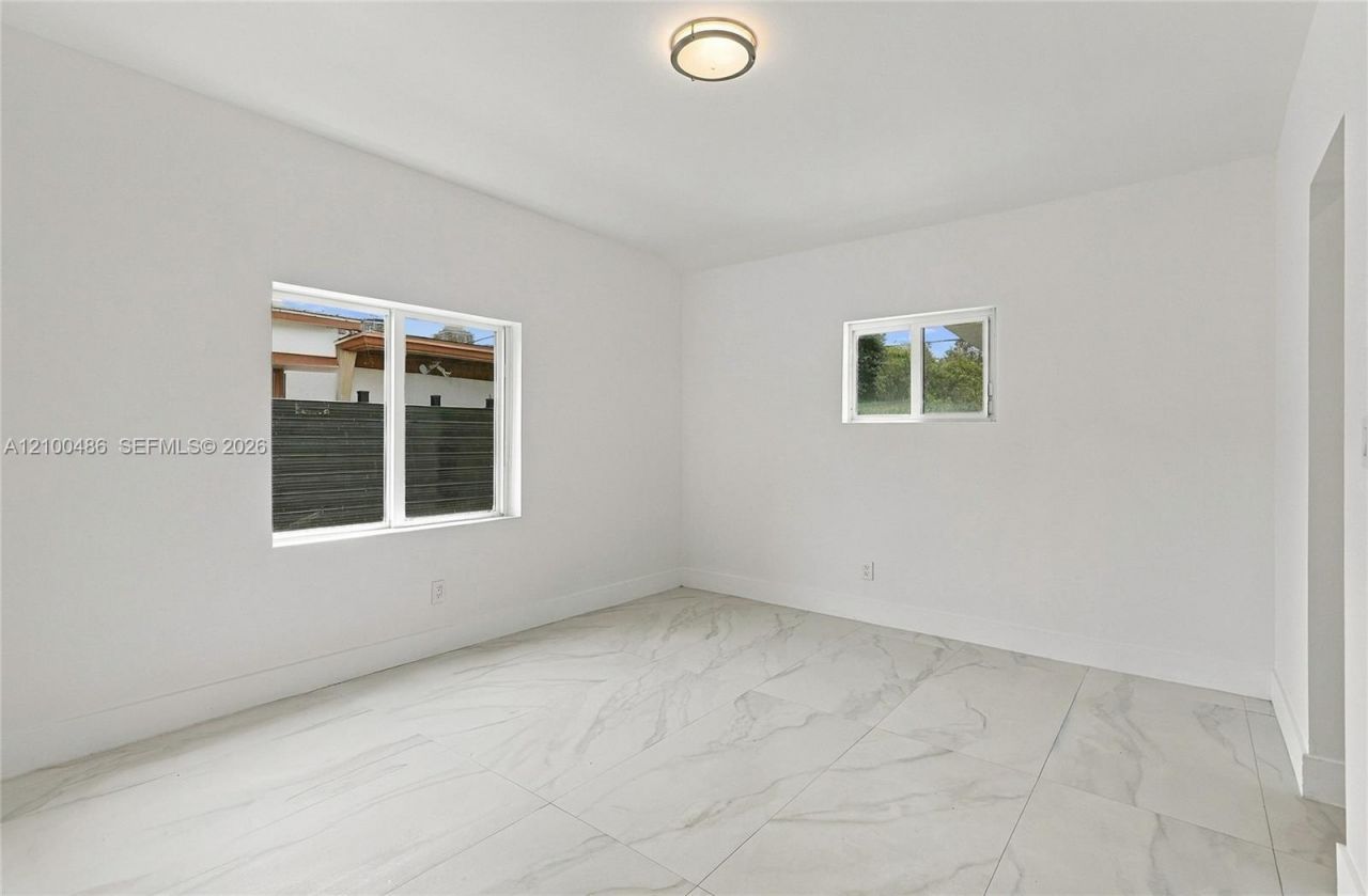 596 W 50th St , Miami Beach, FL 33140 Photo