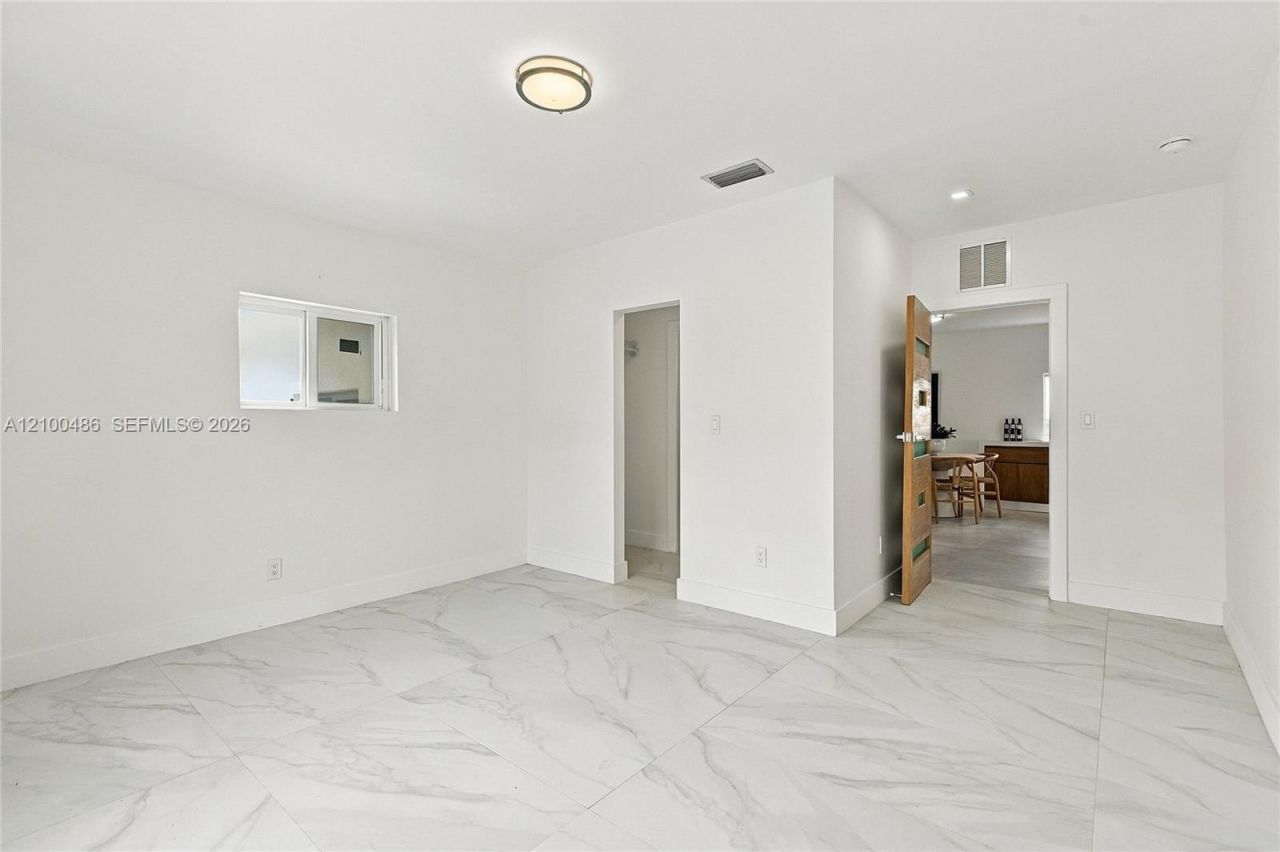 596 W 50th St , Miami Beach, FL 33140 Photo