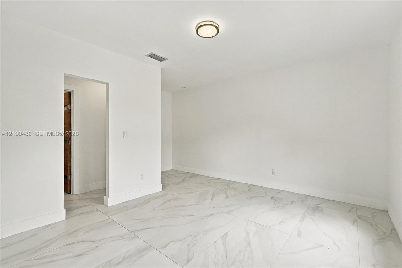 596 W 50th St , Miami Beach, FL 33140 Photo