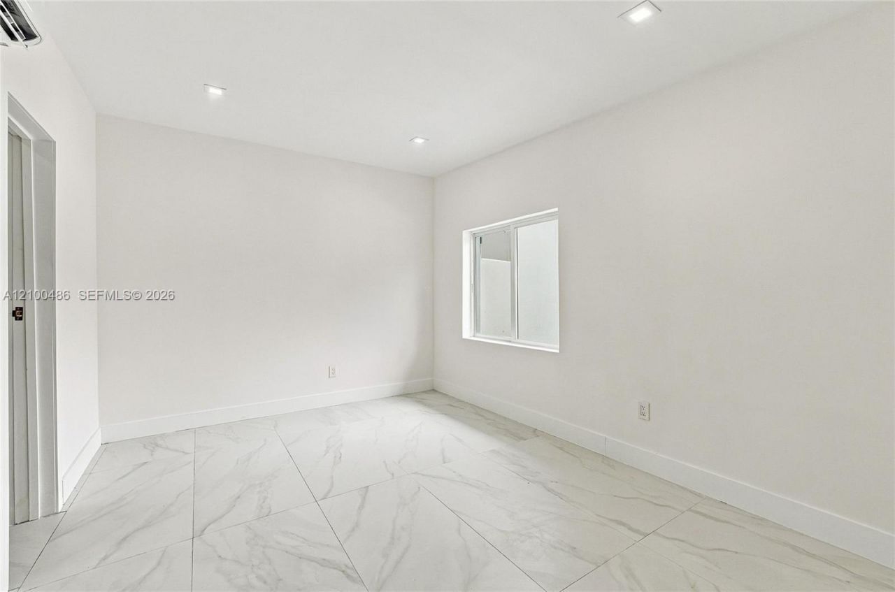 596 W 50th St , Miami Beach, FL 33140 Photo