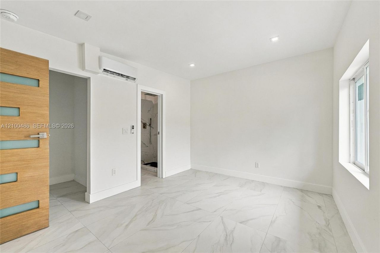 596 W 50th St , Miami Beach, FL 33140 Photo