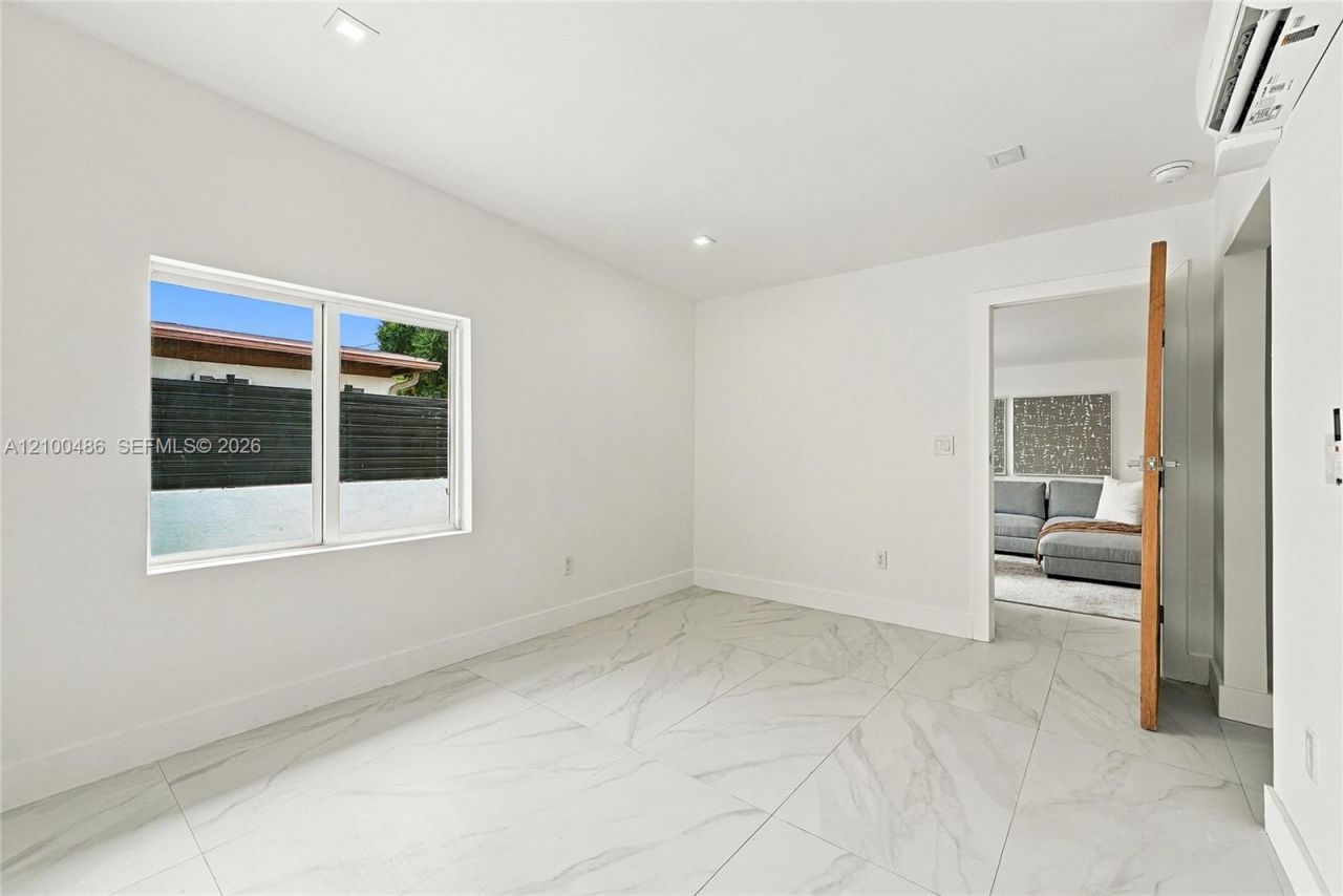 596 W 50th St , Miami Beach, FL 33140 Photo