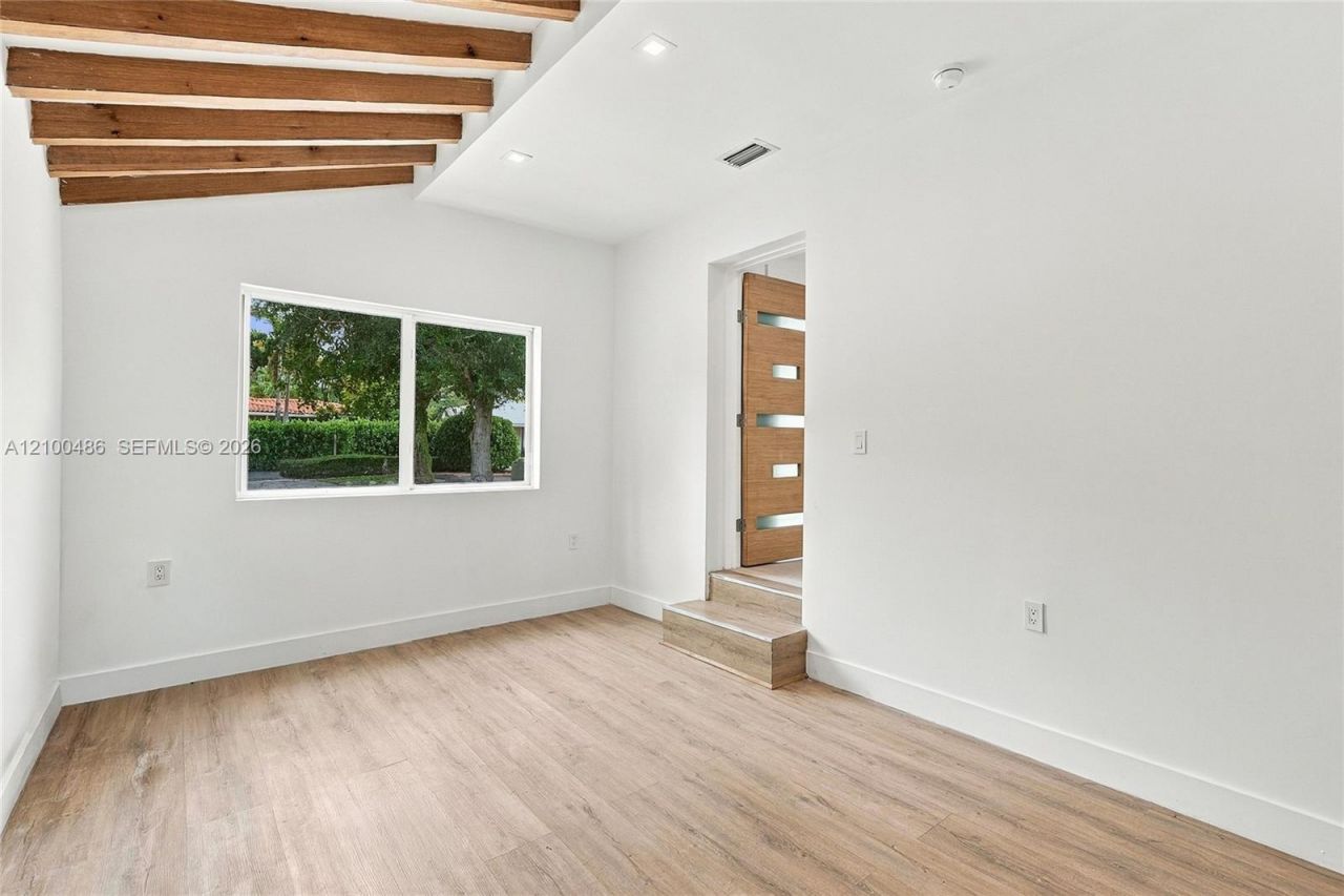 596 W 50th St , Miami Beach, FL 33140 Photo