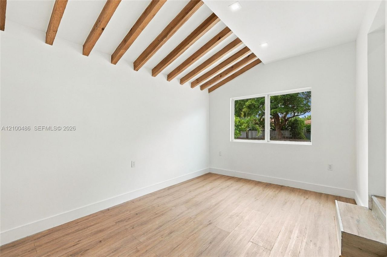 596 W 50th St , Miami Beach, FL 33140 Photo
